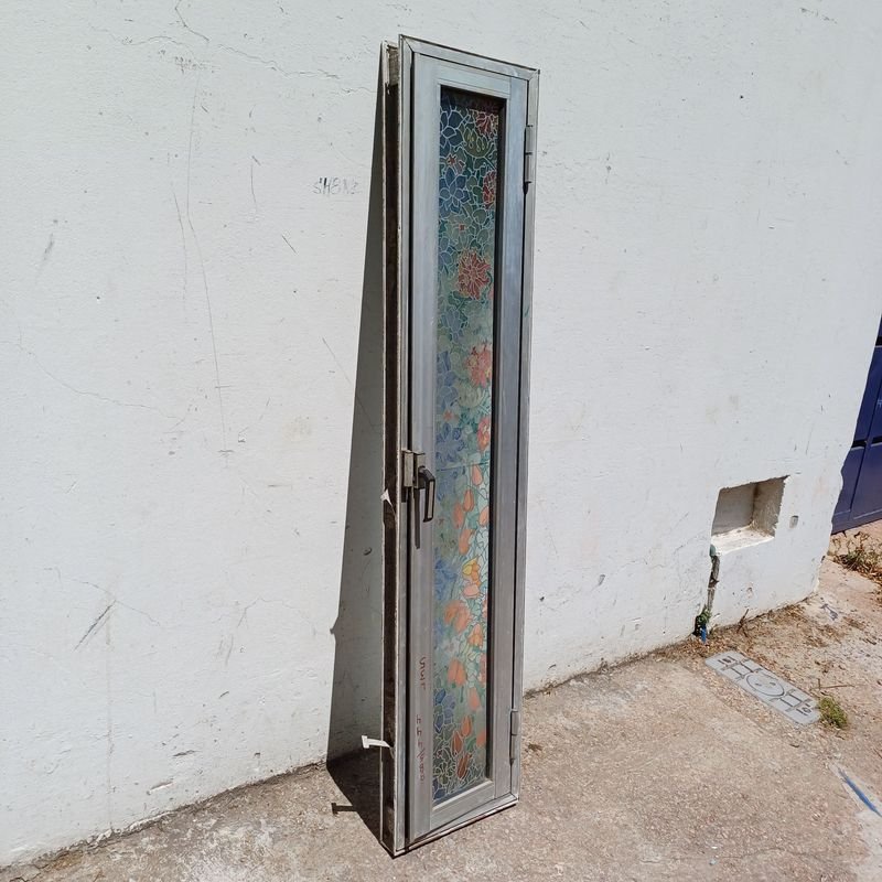 Puerta de aluminio con vidrio removible - imagen 3