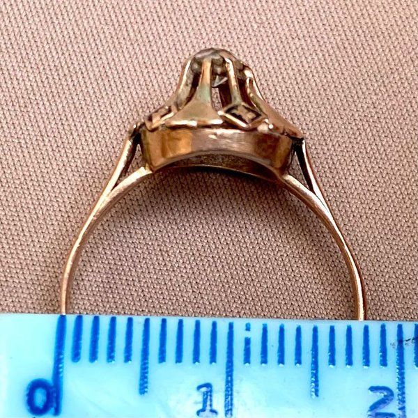 Anillo de oro antiguo con diseño delicado y piedra central - imagen 5