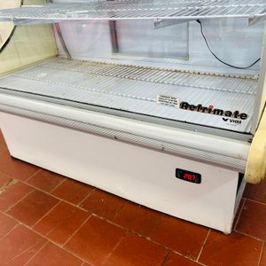 Vitrina Exhibidora Refrigerada Refrimate con Luz LED y Estantes - imagen 3
