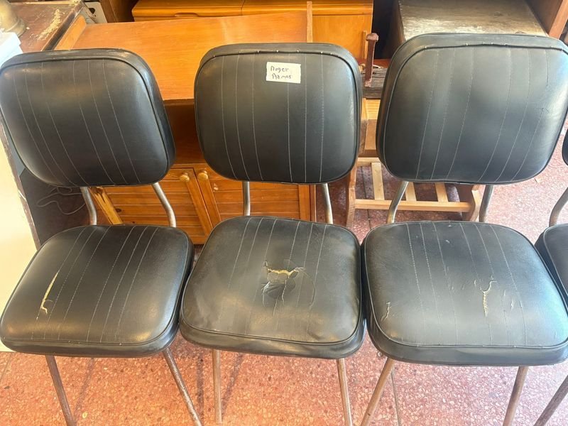 Sillas de cuero negro con detalles en hierro y cuerina - imagen 3