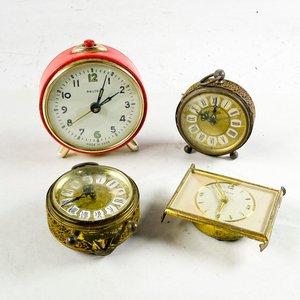 Lote siguiente: Lote de Cuatro Relojes de Sobremesa Antiguos