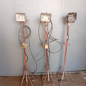 3 Focos Industriales con Pie de Hierro Naranja - imagen 2
