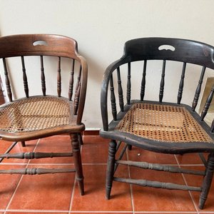 Lote anterior: Par de Sillones Windsor con Asiento de Mimbre