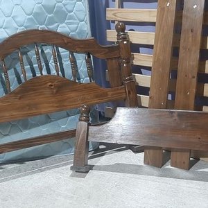 Cama de Madera Estilo Clásico con Colchón de Resorte 2 Plazas - imagen 3