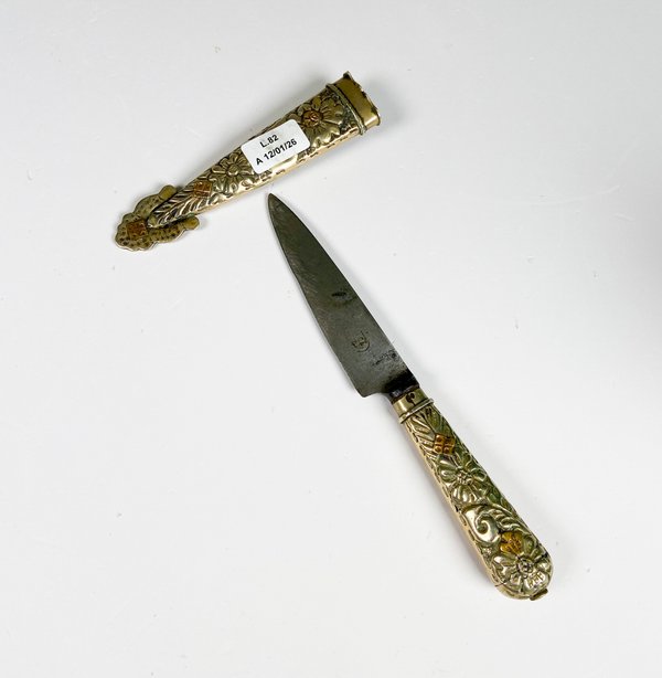 Lote anterior: Cuchillo de acero con mango de plata y oro