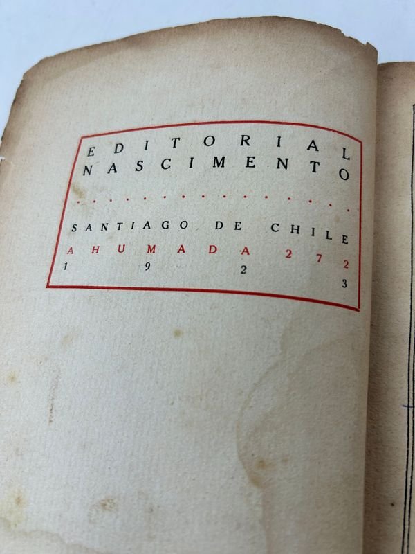Libro de poesía de Gabriela Mistral, edición antigua con dedicatoria manuscrita - imagen 2