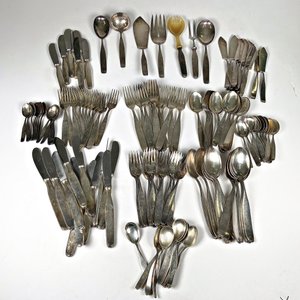 Lote siguiente: Lote de 145 Cubiertos Martín de Metal: Cucharas, Tenedores y Cuchillos "Rostfrei"