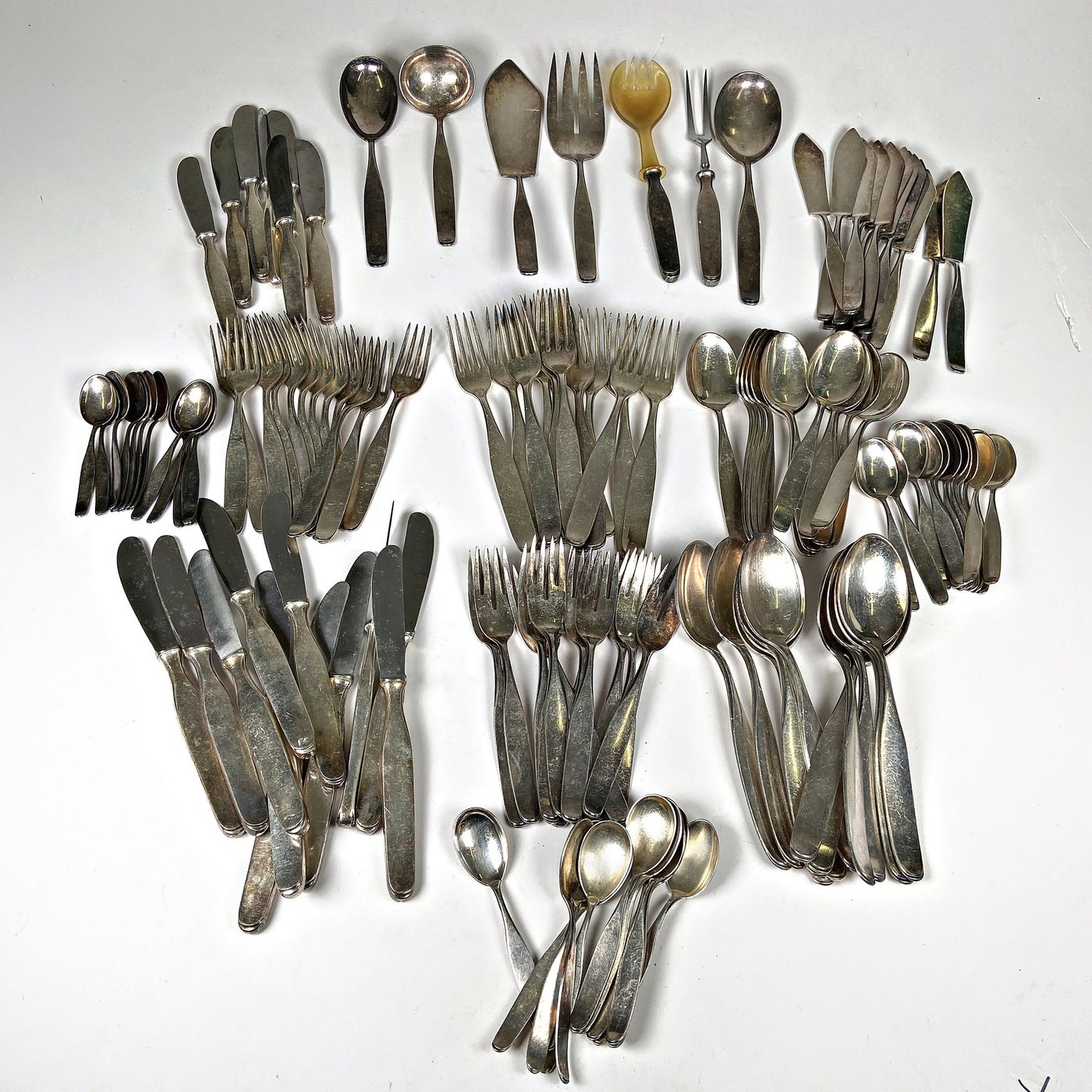 Lote de 145 Cubiertos Martín de Metal: Cucharas, Tenedores y Cuchillos "Rostfrei"