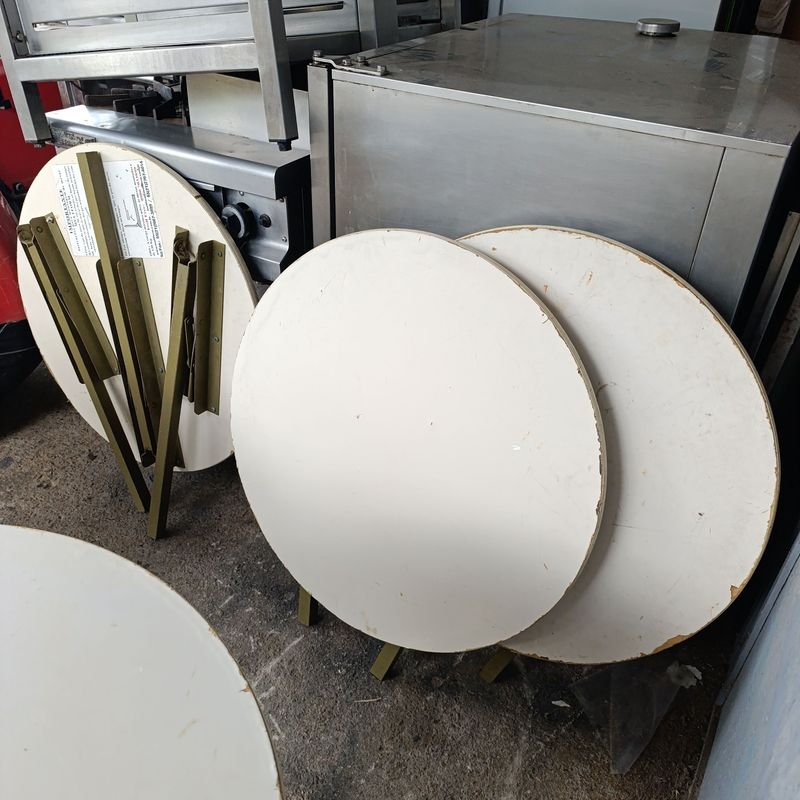 Mesa para eventos con patas de hierro plegables y tapa en MDF - imagen 3