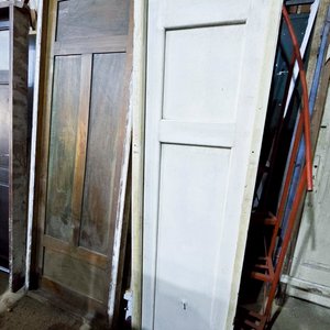 Frentes de Placard de Madera y Hierro: Uno Oscuro y Otro Blanco - imagen 2