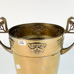 Champagnera Cónica Art Nouveau en Metal con Asas y Decoración de Frutos - imagen 2