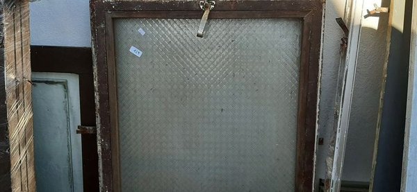 Ventana de hierro con vidrios y marco de madera - imagen 2