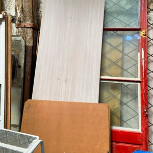 Lote de 7 Piezas: Paneles MDF Veteado Gris y Tableros Marrones - imagen 2