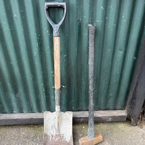Lote siguiente: Pala y Mazo de Madera
