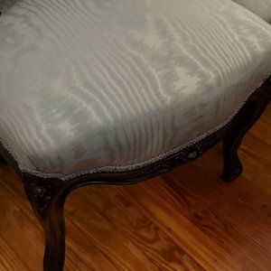 Par de Sillas Victorianas Estilo Luis XV con Tapizado Jacquard - imagen 4