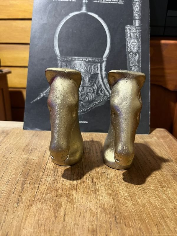 Estatuas de caballos de metal dorado - imagen 2