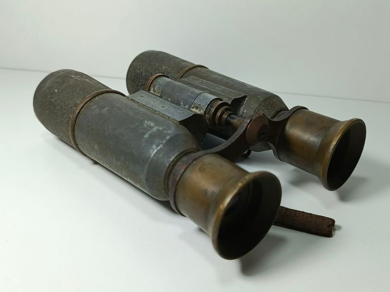 Lote anterior: Antiguo par de binoculares militares en bronce y antimonio