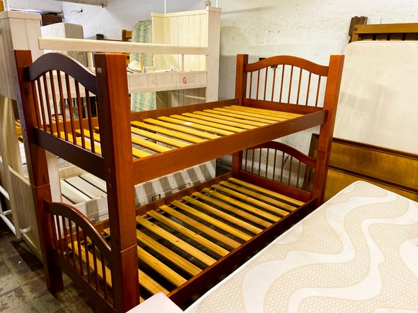 Cama Cucheta Doble Madera Color Caoba con Colchones - imagen 1