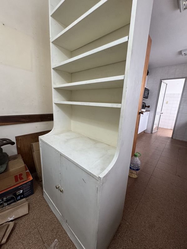 Biblioteca en madera pintada de blanco - imagen 6