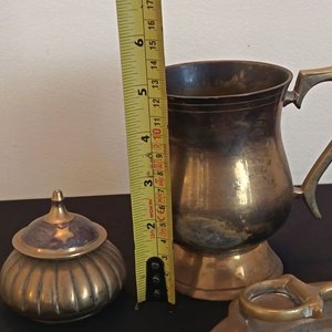 Lote de Piezas Antiguas: Jarro Cervecería, Cenicero, Campanilla y Cencerro Conmemorativo - imagen 6