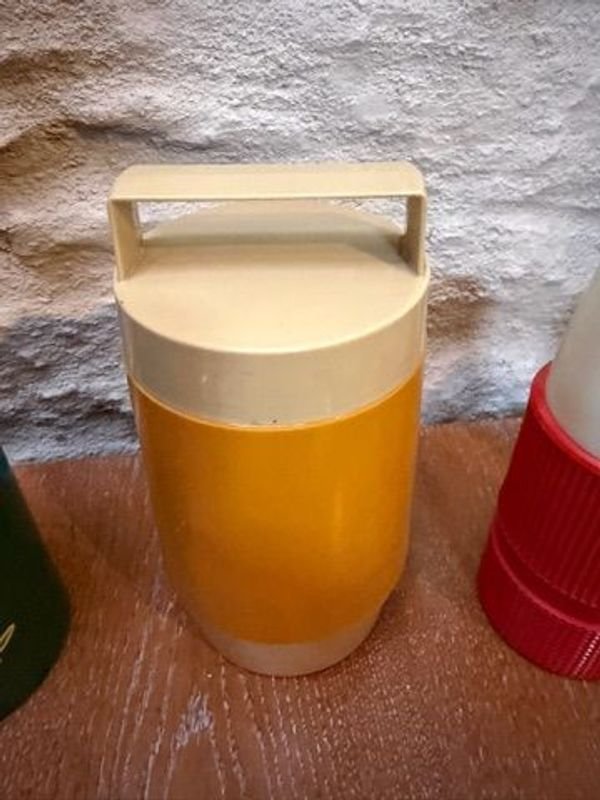 Gran lote de termos y accesorios para calentar agua - imagen 3
