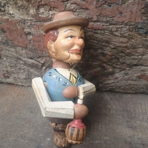 Antiguo Tapón de Botella Europeo de Madera con Figura - imagen 2