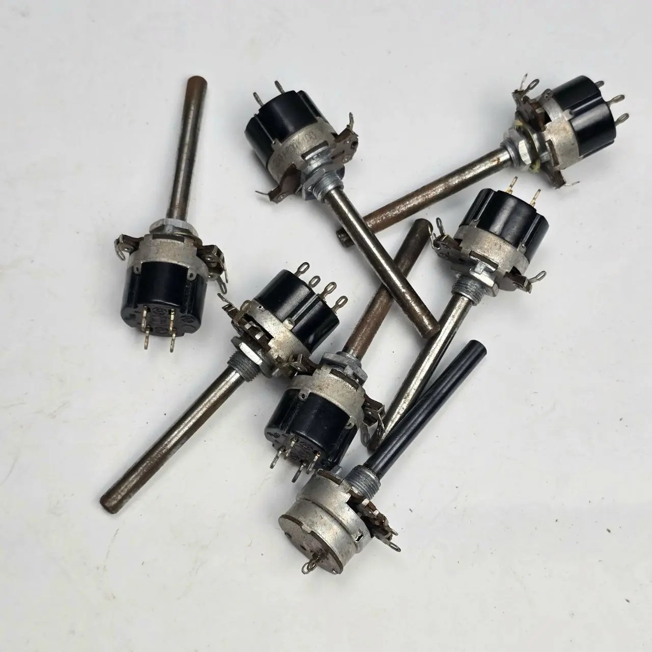 Item lote-19-reostatos-varios - Image 0