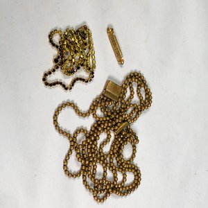Tres Cadenas y Prendedor Enchapado con Grabado Nair - imagen 2