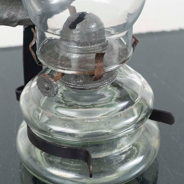 Lámpara de kerosene con tubo y depósito de vidrio y reflector de chapa - imagen 2