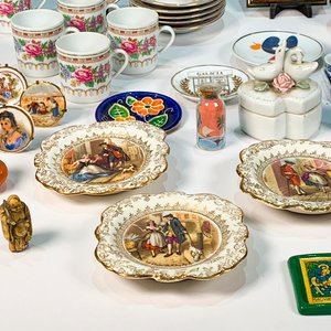 Lote de Pocillos, Platos Decorativos, Lechera y Jarritas Cerveceras Vintage - imagen 3