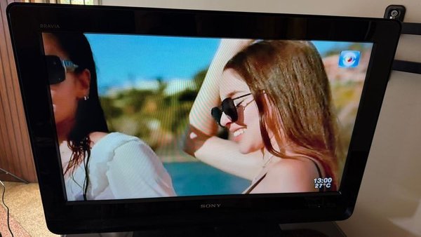 Televisor Sony de 32 pulgadas en excelente condición - imagen 1
