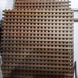 Lote anterior: Seis rejillas de madera eucalipto 164 x 160 cm, 200 x 184 cm y 240 x 200 cm