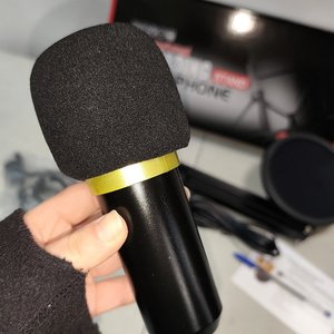 Micrófono de Condensador Profesional con Soporte Articulado y Filtro Antipop - imagen 5