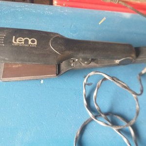 Lote siguiente: Planchita de Pelo Lena Ceramic Tek y Teléfonos Inalámbricos Panasonic
