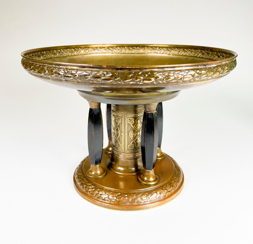 Lote anterior: Centro de mesa en bronce con columnas