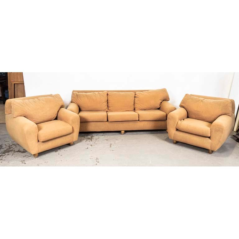 Lote anterior: Tres piezas de living tapizadas en tela: sofá y sillones de tres cuerpos