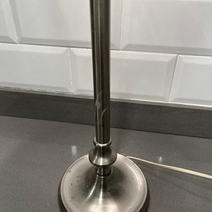 Lámpara de Mesa de Peltre con Pantalla - imagen 2