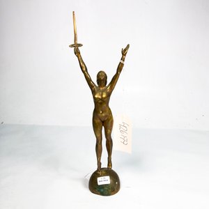 Figura de Dama con Espada en Bronce, 37 cm, Firmada - imagen 2