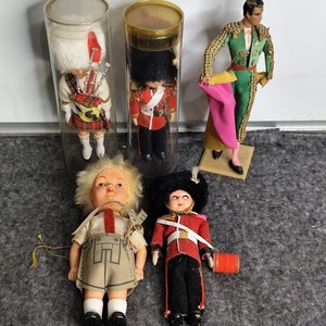 Lote anterior: Lote de 5 Muñecos Importados: Escocés, Guardia Real, Torero y Dos Más