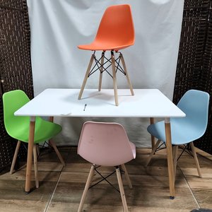 Juego de Comedor Eames Rectangular Laqueado con 4 Sillas Patas de Madera - imagen 4