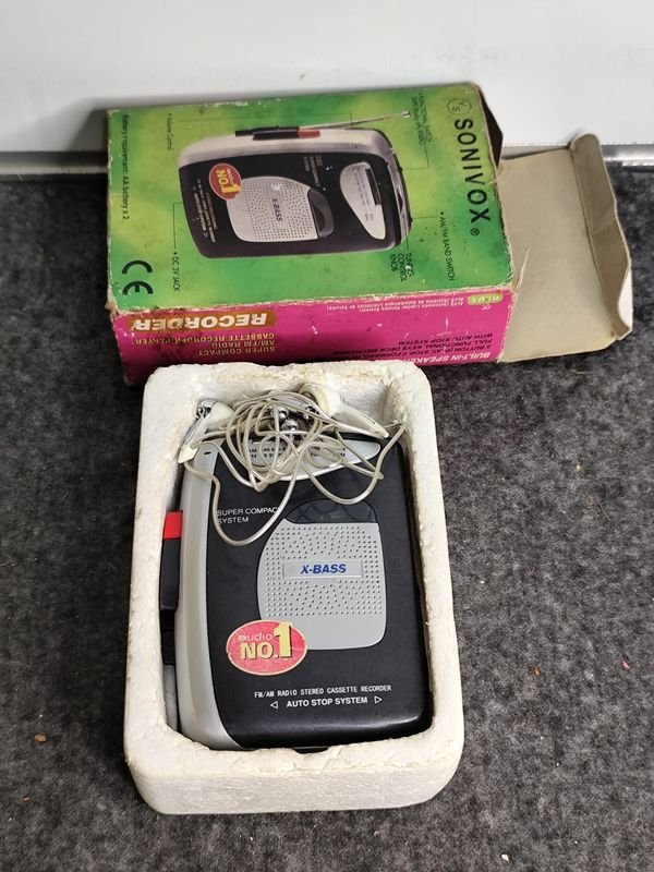 Walkman Sonivox X-Bass con Auriculares y Caja Original