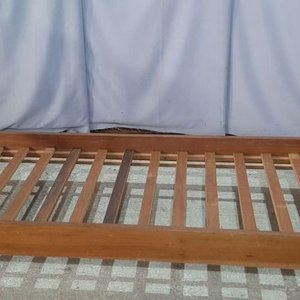 Cama de Madera Desarmable con Colchón Fino de Espuma - imagen 3