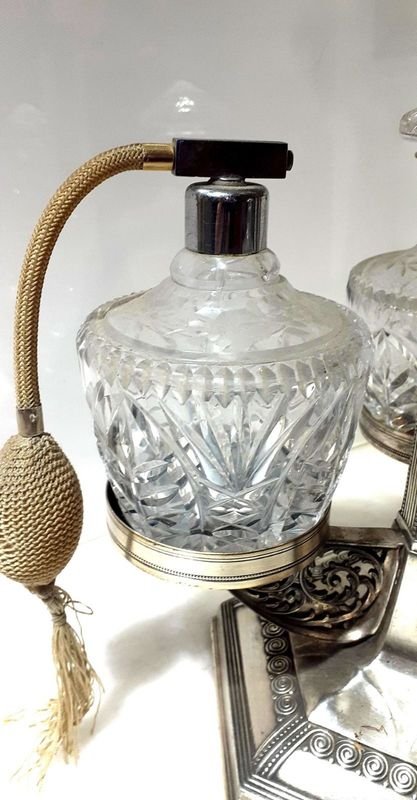 Antiguo Tocador Perfumero Candelabro Frances Periodo Renacimiento en Cristal y Metal con Baño de Plata - imagen 4