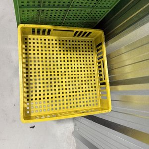 Lote de Cajones Plásticos Apilables Verdes y Amarillos - imagen 6
