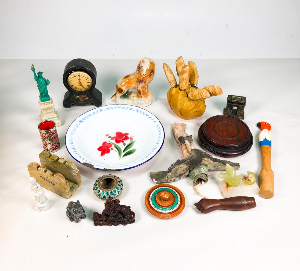Lote anterior: Lote de figuras y objetos variados