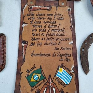 Lote de Adornos y Objetos Varios: Figura de Ciervo, Recipientes, Herradura y Placa - imagen 4