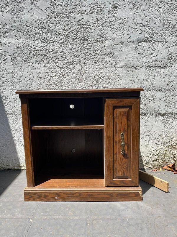 Mueble tipo aparador con diseño antiguo y puerta de patio - imagen 4