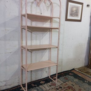 Biblioteca Estantería Metálica Rosa 4 Niveles con Detalles en Bronce - imagen 4