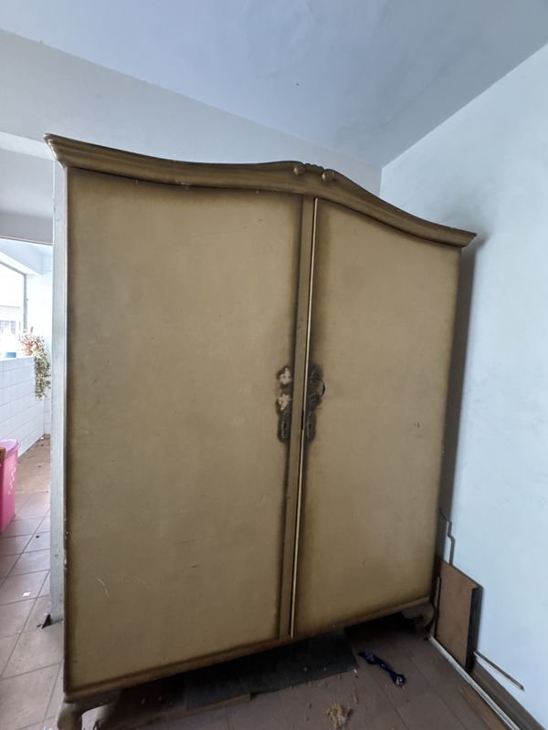 Lote anterior: Ropero de dos puertas antiguo estilo Francés