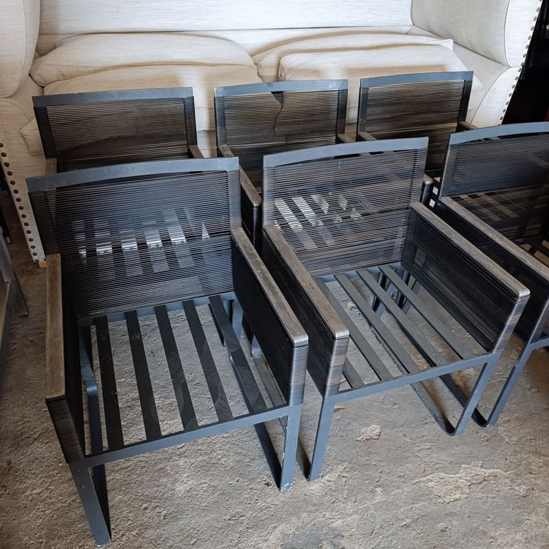 Lote siguiente: Sillas de Aluminio con Apoyo para Brazos en Madera